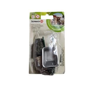 Schleich 42131 World Of Nature Accessories Wheelbarrow + Feed New Dented Package
